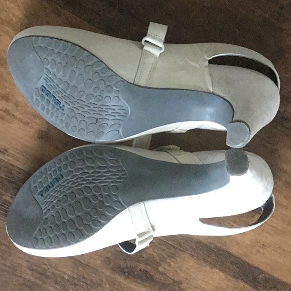 Size 7.5 off white Tsubo shoes - Picture 3 of 5